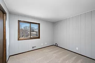 4221 Edgemont St, Vadnais Heights, MN 55127 - Photo 15