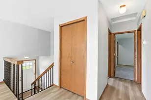 2515 Royals Dr, Hopkins, MN 55305 - Photo 9