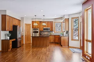 10766 Hawthorn Trail, Woodbury, MN 55129 - Photo 17