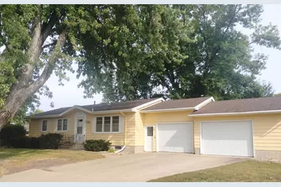 731 3rd Avenue NE, Sleepy Eye, MN 56085 - Photo 1