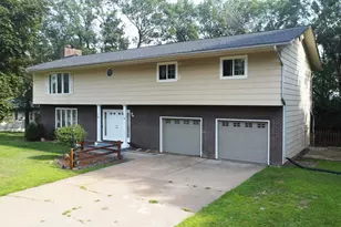 911 Radcliffe Ave, Altoona, WI 54720 - Photo 1