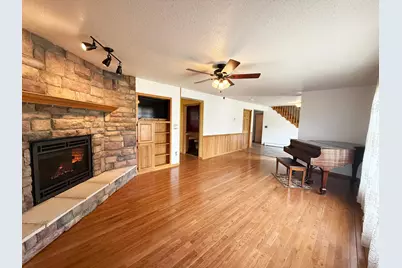 911 Radcliffe Avenue, Altoona, WI 54720 - Photo 9