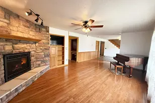 911 Radcliffe Ave, Altoona, WI 54720 - Photo 9