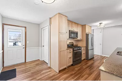 1946 Chatsworth Street N, Roseville, MN 55113 - Photo 11