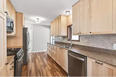 1946 Chatsworth Street N, Roseville, MN 55113 - Photo 9