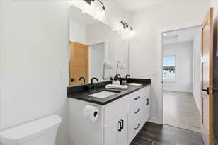 1962 Hadley Hills Dr NE, Rochester, MN 55906 - Photo 17