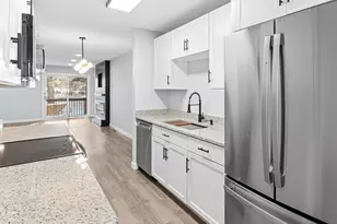 570 Woodhill Dr, Roseville, MN 55113 - Photo 13