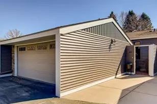 570 Woodhill Dr, Roseville, MN 55113 - Photo 3