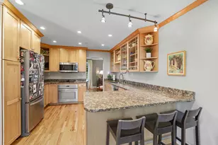1115 Edgcumbe Rd, Saint Paul, MN 55105 - Photo 3