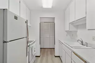 4360 Brookside Ct, Edina, MN 55436 - Photo 9