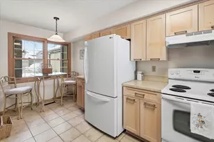 1676 Rose Hill Cir, Saint Paul, MN 55108 - Photo 15