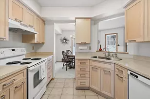 1676 Rose Hill Cir, Saint Paul, MN 55108 - Photo 13