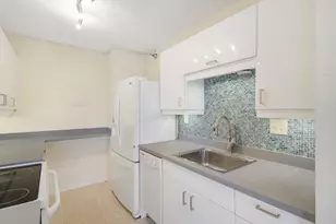 66 9th St E, Saint Paul, MN 55101 - Photo 7