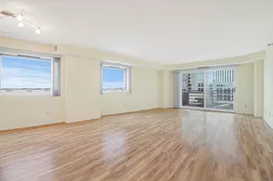 66 9th St E, Saint Paul, MN 55101 - Photo 3