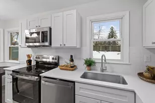 2138 3rd St E, Saint Paul, MN 55119 - Photo 5