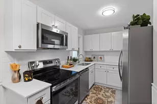 2138 3rd St E, Saint Paul, MN 55119 - Photo 3