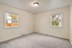 1605 6th St SE, Austin, MN 55912 - Photo 11