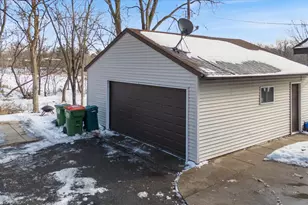 7405 Knollwood Dr, Mounds View, MN 55112 - Photo 3