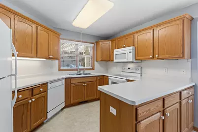 745 Echo Shores Court, Mahtomedi, MN 55115 - Photo 5