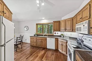 1778 Green Crest Dr, Victoria, MN 55386 - Photo 9