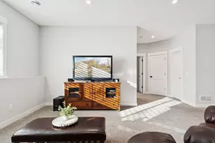 5213 Woodhill Rd, Minnetonka, MN 55345 - Photo 53