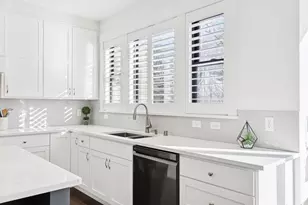 5213 Woodhill Rd, Minnetonka, MN 55345 - Photo 21