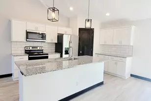 705 Council Ct, Ellendale, MN 56026 - Photo 3