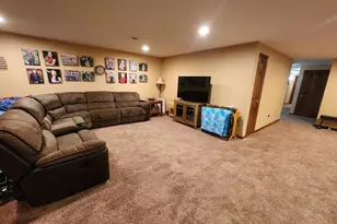 804 9th St NE, Pipestone, MN 56164 - Photo 29