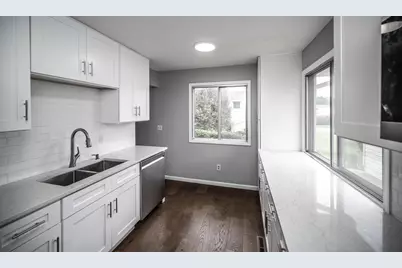 2321 Pond Avenue E, Maplewood, MN 55119 - Photo 5