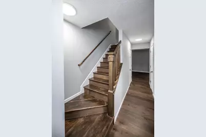 2321 Pond Avenue E, Maplewood, MN 55119 - Photo 9