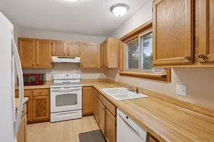 1603 Raindrop Dr, Eagan, MN 55121 - Photo 11