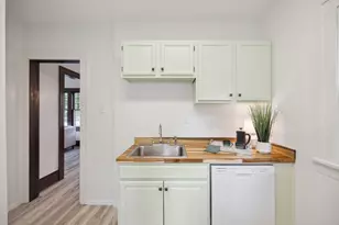 613 W 38th St, Minneapolis, MN 55409 - Photo 11