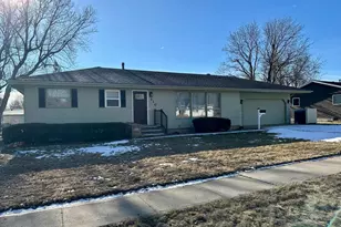 210 E Oakland Ave, Luverne, MN 56156 - Photo 1