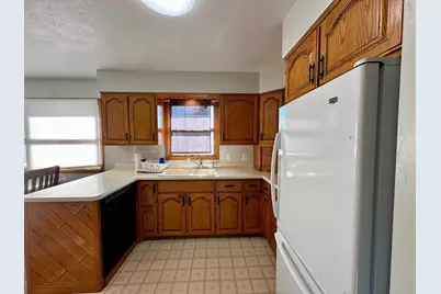 210 E Oakland Avenue, Luverne, MN 56156 - Photo 3