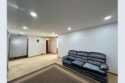 210 E Oakland Avenue, Luverne, MN 56156 - Photo 9