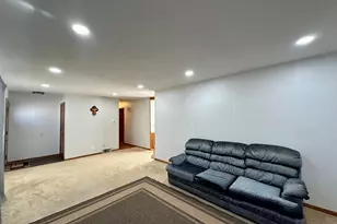 210 E Oakland Ave, Luverne, MN 56156 - Photo 9