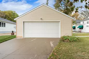 701 11th St NW, Austin, MN 55912 - Photo 25