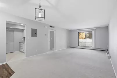 2670 Oxford Street N #202, Roseville, MN 55113 - Photo 5