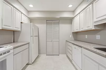 2670 Oxford Street N #202, Roseville, MN 55113 - Photo 1