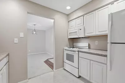 2670 Oxford Street N #202, Roseville, MN 55113 - Photo 9