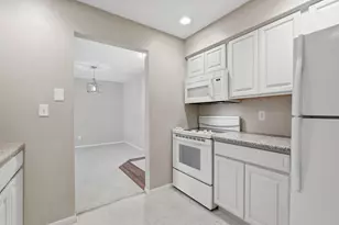 2670 Oxford St N, Roseville, MN 55113 - Photo 9