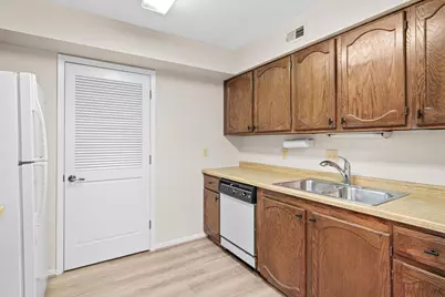 2670 Oxford Street N #230, Roseville, MN 55113 - Photo 9