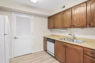 2670 Oxford St N, Roseville, MN 55113 - Photo 7