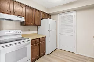 2670 Oxford St N, Roseville, MN 55113 - Photo 3