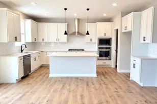 1827 Rainier Dr, Shakopee, MN 55379 - Photo 1