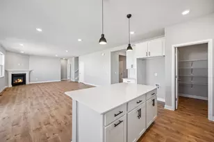 1827 Rainier Dr, Shakopee, MN 55379 - Photo 9