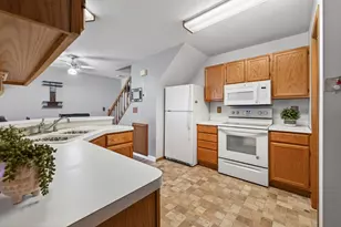 4065 Wilshire Cir, Shoreview, MN 55126 - Photo 9