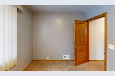 304 Secor Street N, Bricelyn, MN 56014 - Photo 9