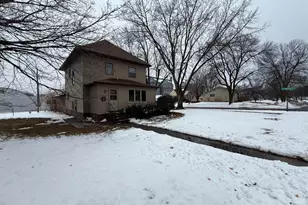 402 E Flynn St, Redwood Falls, MN 56283 - Photo 3