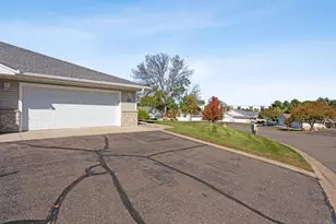 745 Sterling Ct, Mahtomedi, MN 55115 - Photo 17